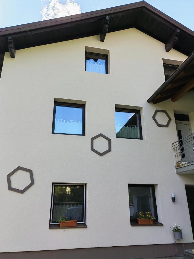 Pension Hexagon Spittal an der Drau Buitenkant foto